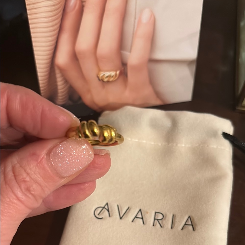 Gold Ring - Picture 4 of 4